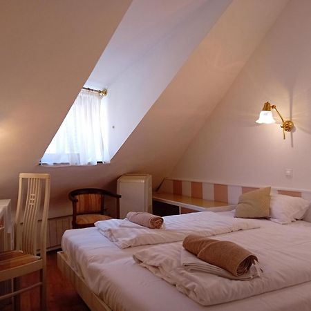 Senator Haz Hotel Егер Екстериор снимка