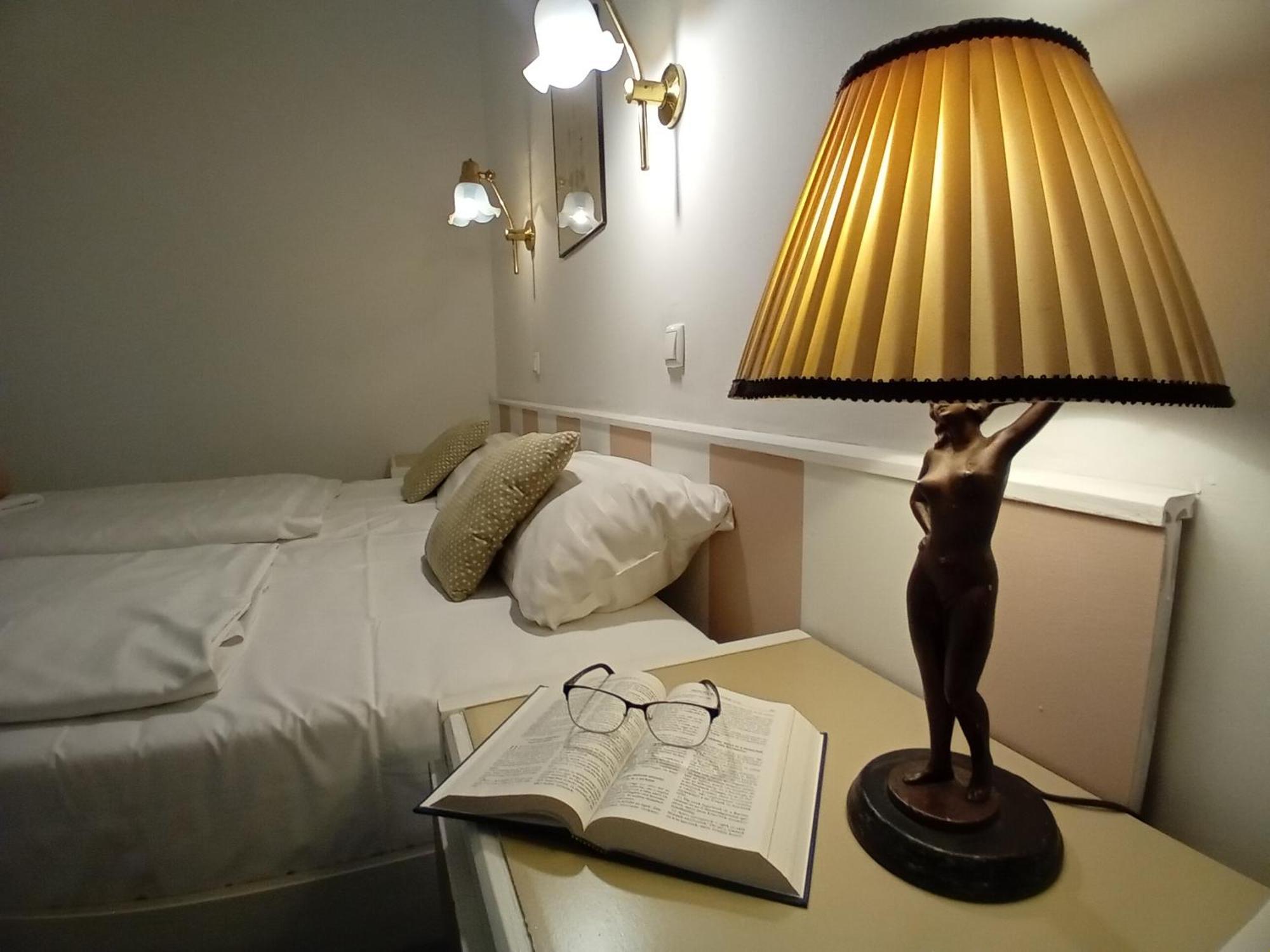 Senator Haz Hotel Егер Екстериор снимка
