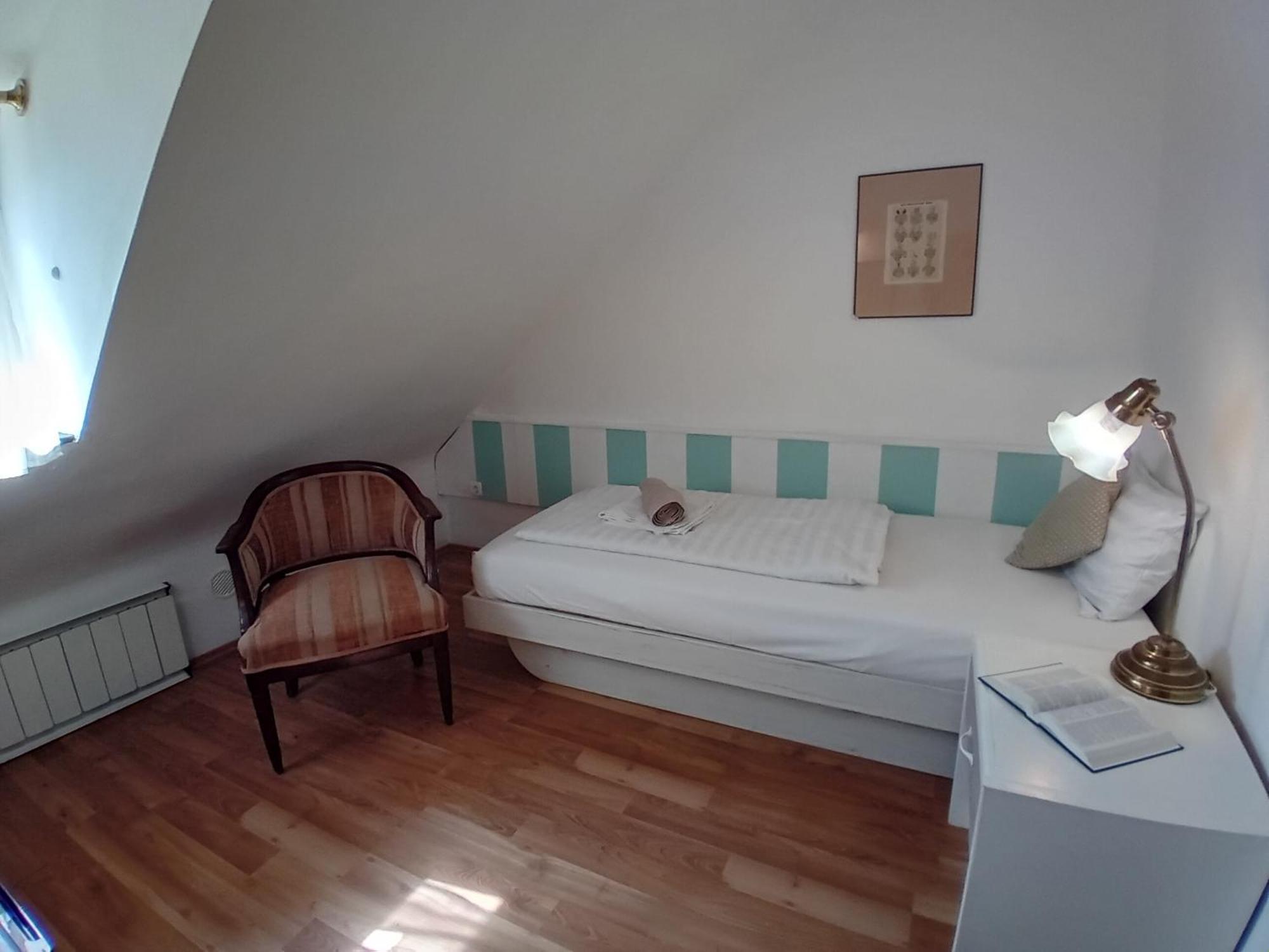 Senator Haz Hotel Егер Екстериор снимка