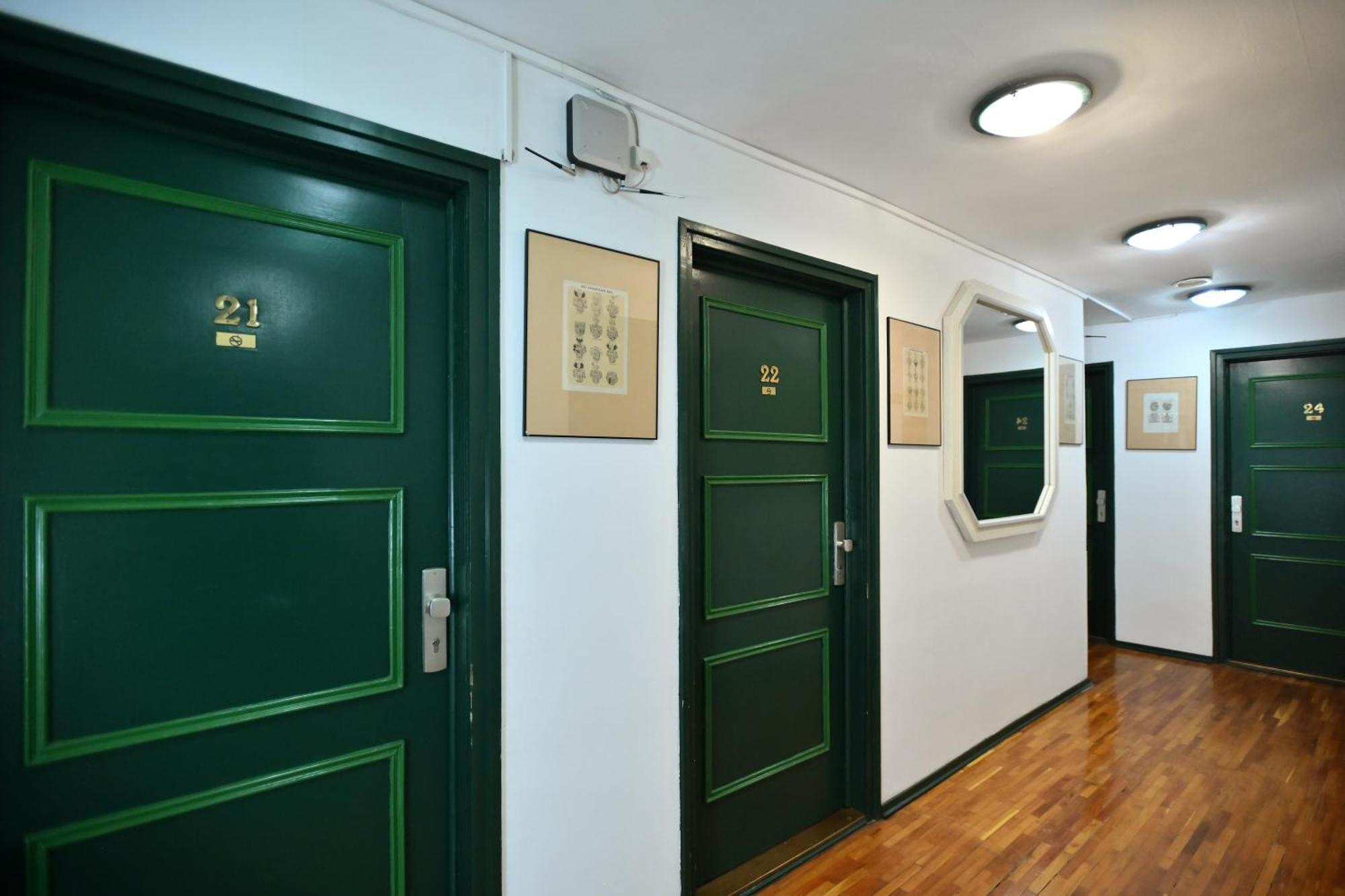 Senator Haz Hotel Егер Екстериор снимка
