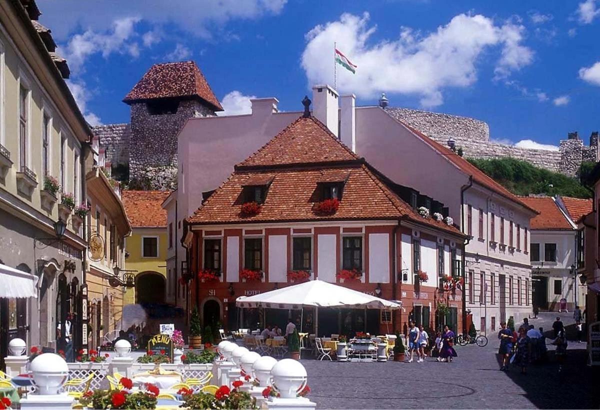 Senator Haz Hotel Егер Екстериор снимка